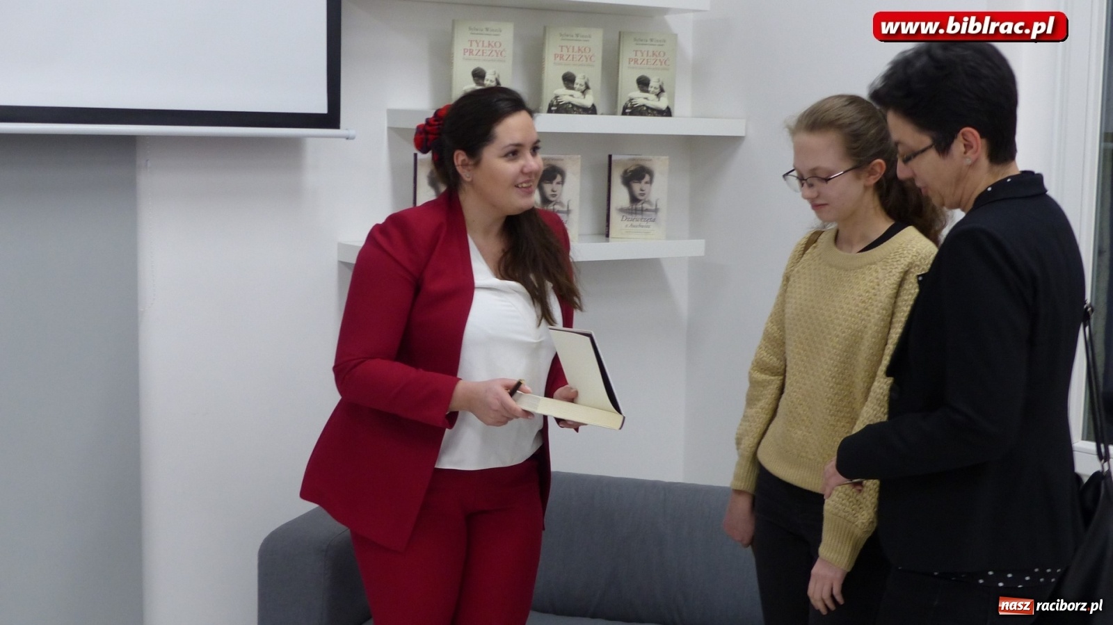 Zdjęcie w galerii na portalu naszraciborz.pl: Dziewczęta z Auschwitz. Autorka bestsellera gościła w Raciborzu wiadomości z regionu