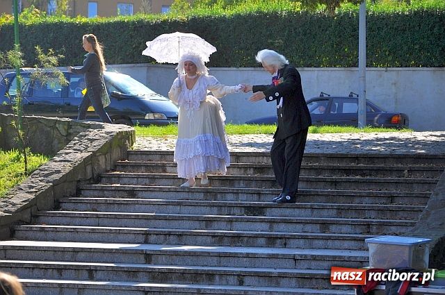 Zdjęcie w galerii na portalu naszraciborz.pl: Krakowski teatr wystąpił w muszelce wiadomości z regionu