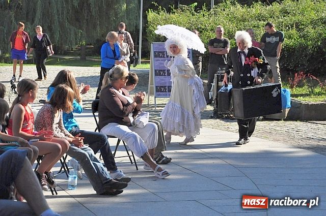 Zdjęcie w galerii na portalu naszraciborz.pl: Krakowski teatr wystąpił w muszelce wiadomości z regionu