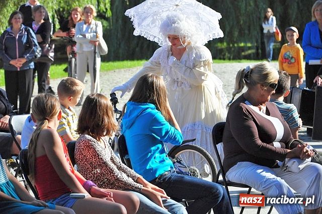 Zdjęcie w galerii na portalu naszraciborz.pl: Krakowski teatr wystąpił w muszelce wiadomości z regionu