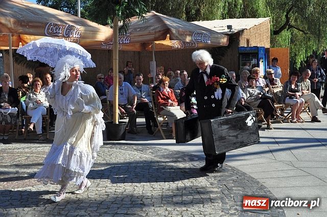 Zdjęcie w galerii na portalu naszraciborz.pl: Krakowski teatr wystąpił w muszelce wiadomości z regionu