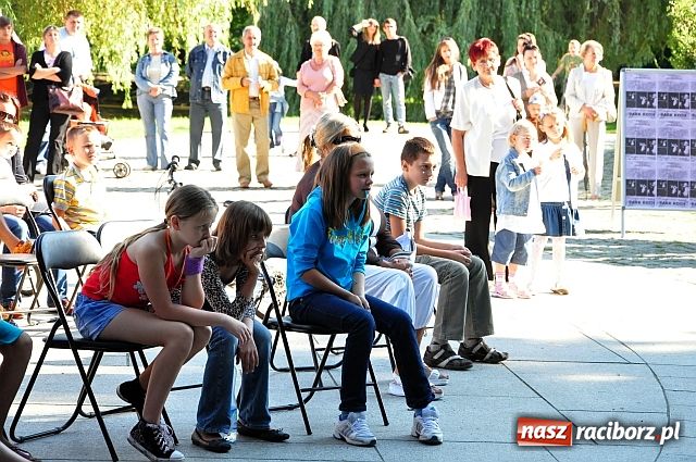 Zdjęcie w galerii na portalu naszraciborz.pl: Krakowski teatr wystąpił w muszelce wiadomości z regionu