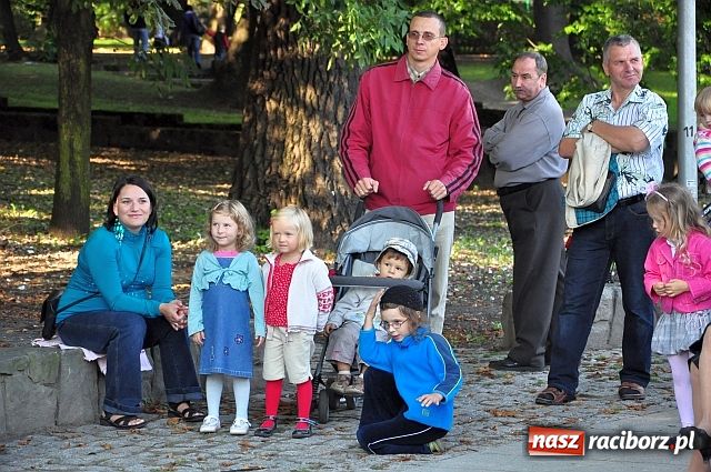 Zdjęcie w galerii na portalu naszraciborz.pl: Krakowski teatr wystąpił w muszelce wiadomości z regionu