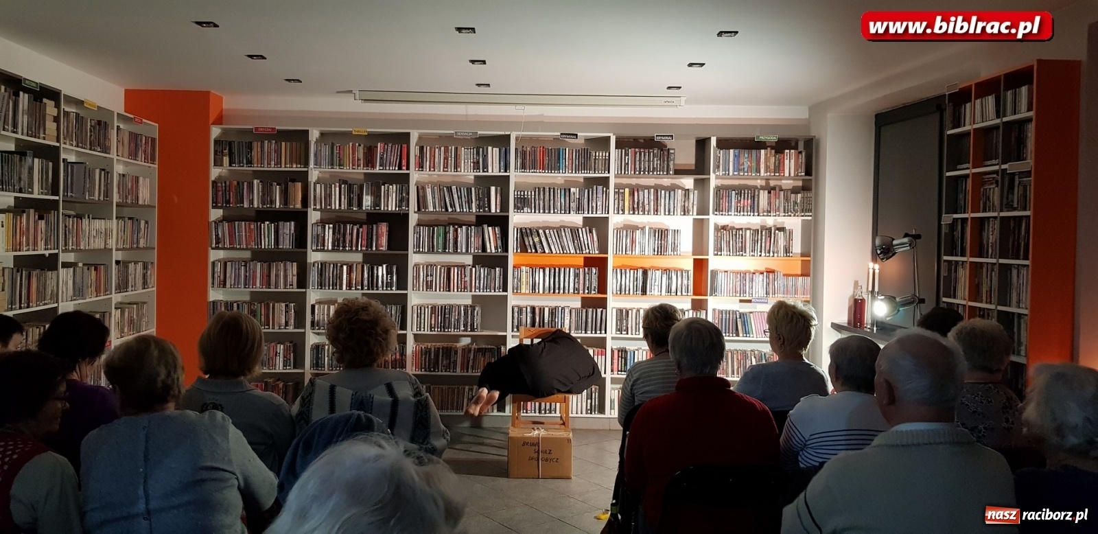 Zdjęcie w galerii na portalu naszraciborz.pl: Sklepy cynamonowe w bibliotece na Ostrogu  wiadomości z regionu