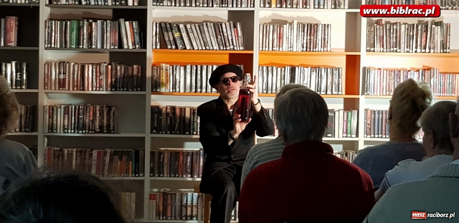 Zdjęcie w galerii na portalu naszraciborz.pl: Sklepy cynamonowe w bibliotece na Ostrogu  wiadomości z regionu