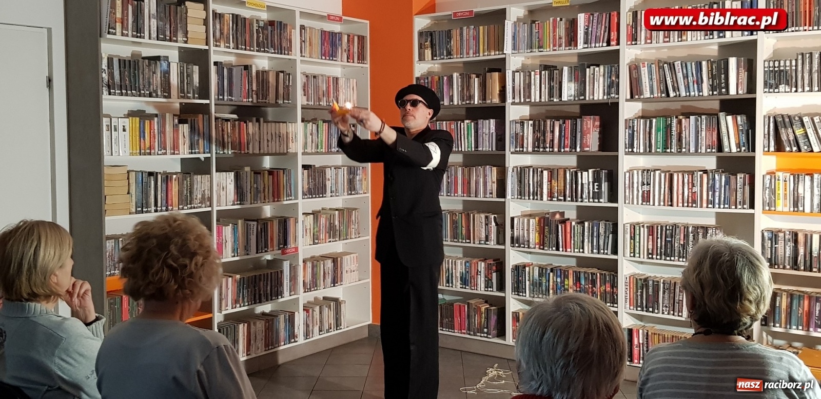 Zdjęcie w galerii na portalu naszraciborz.pl: Sklepy cynamonowe w bibliotece na Ostrogu  wiadomości z regionu