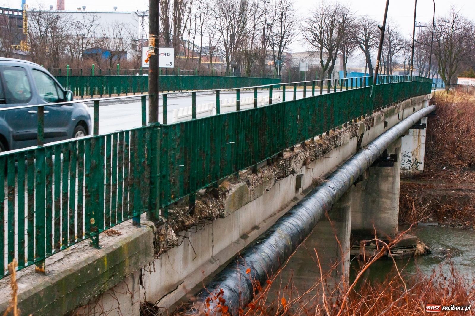 Zdjęcie w galerii na portalu naszraciborz.pl: Most na Piaskowej wieje grozą [FOTO] wiadomości z regionu