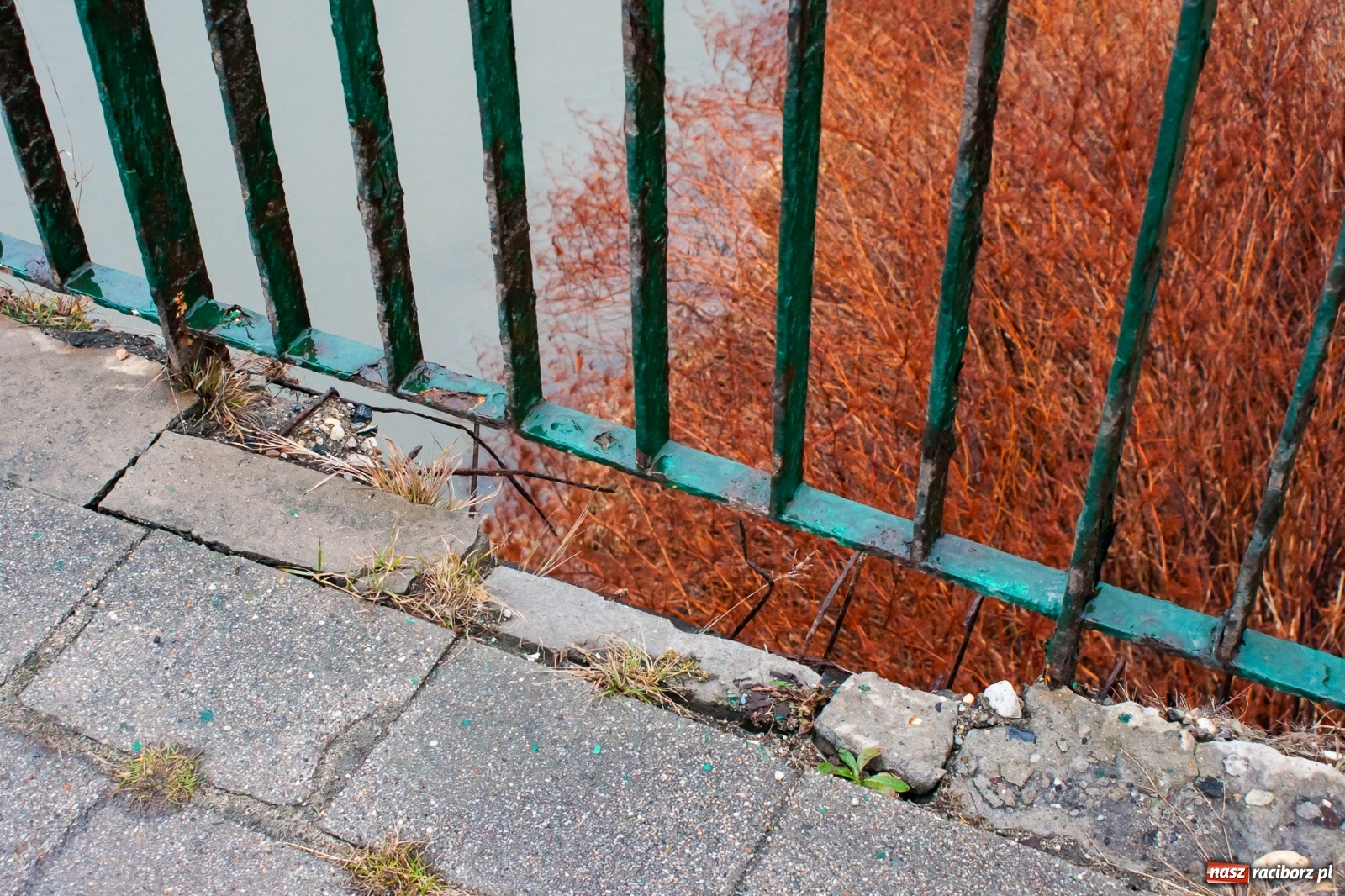 Zdjęcie w galerii na portalu naszraciborz.pl: Most na Piaskowej wieje grozą [FOTO] wiadomości z regionu