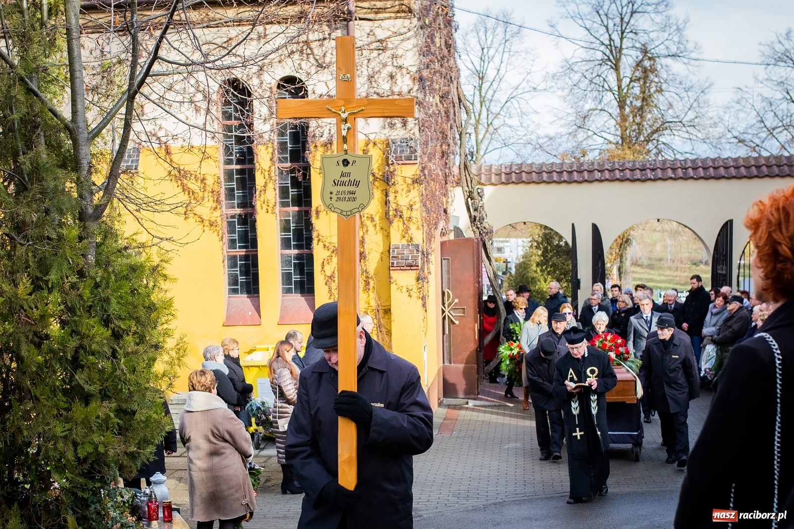Zdjęcie w galerii na portalu naszraciborz.pl: Na cmentarzu Jeruzalem pożegnano śp. mecenasa Jana Michała Stuchlego wiadomości z regionu