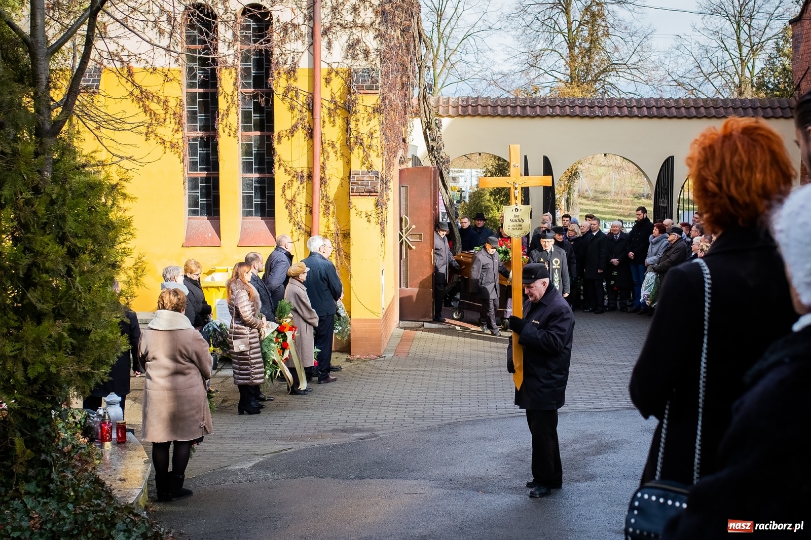 Zdjęcie w galerii na portalu naszraciborz.pl: Na cmentarzu Jeruzalem pożegnano śp. mecenasa Jana Michała Stuchlego wiadomości z regionu