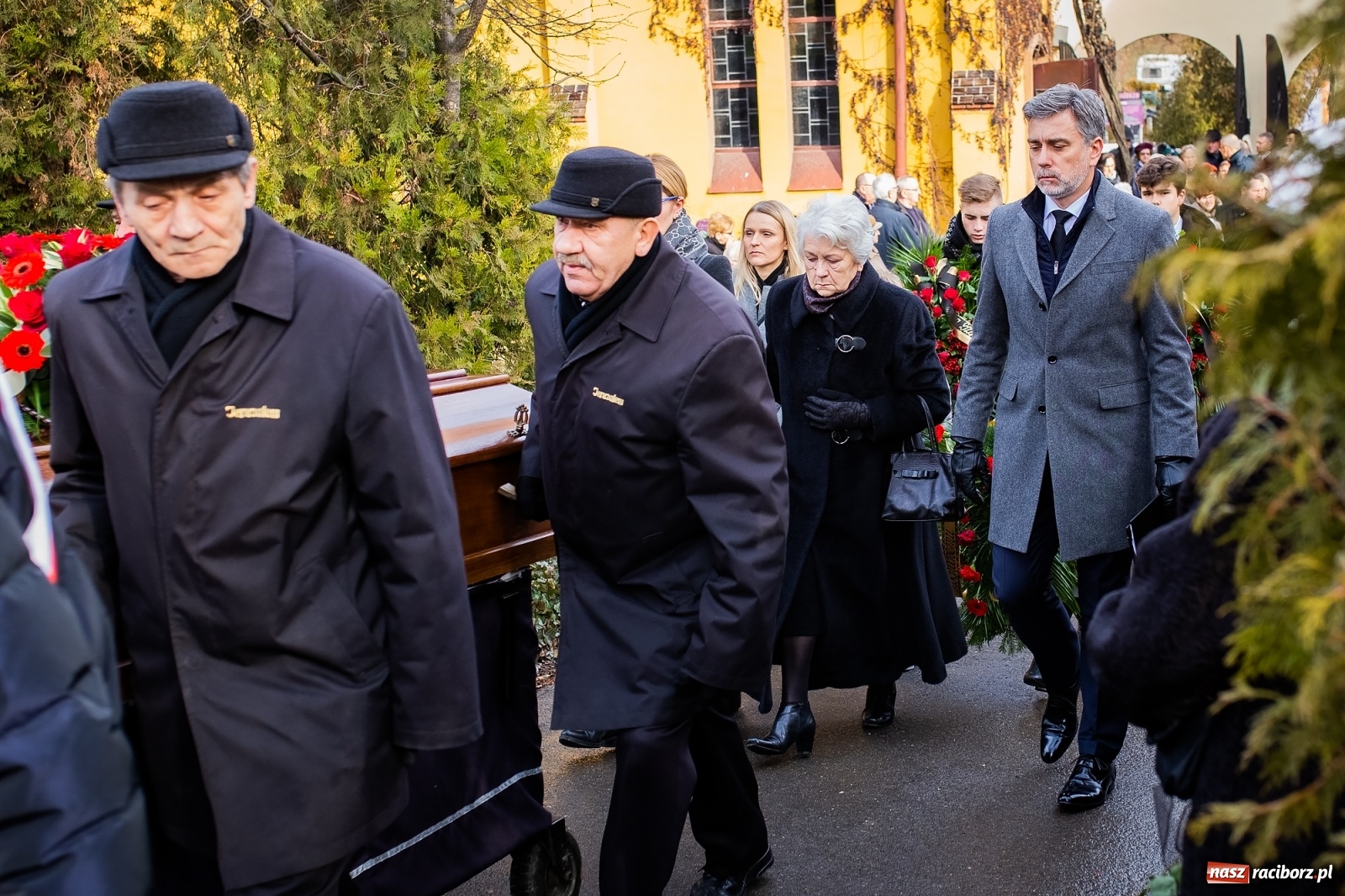 Zdjęcie w galerii na portalu naszraciborz.pl: Na cmentarzu Jeruzalem pożegnano śp. mecenasa Jana Michała Stuchlego wiadomości z regionu