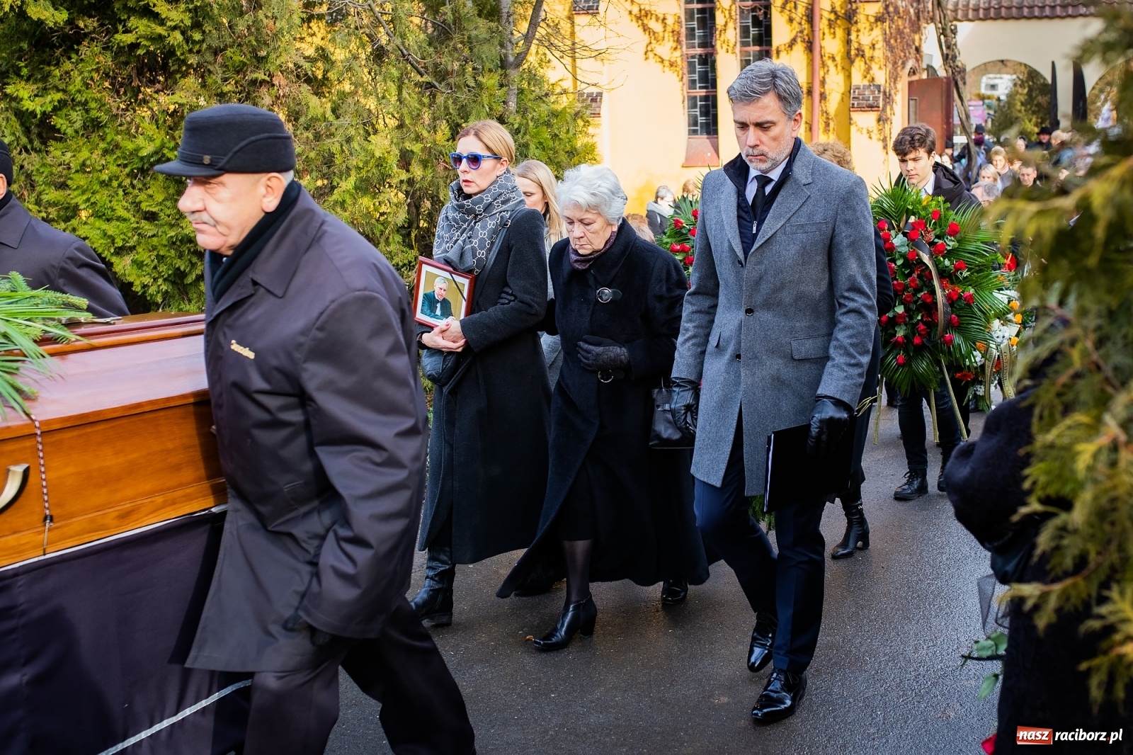 Zdjęcie w galerii na portalu naszraciborz.pl: Na cmentarzu Jeruzalem pożegnano śp. mecenasa Jana Michała Stuchlego wiadomości z regionu