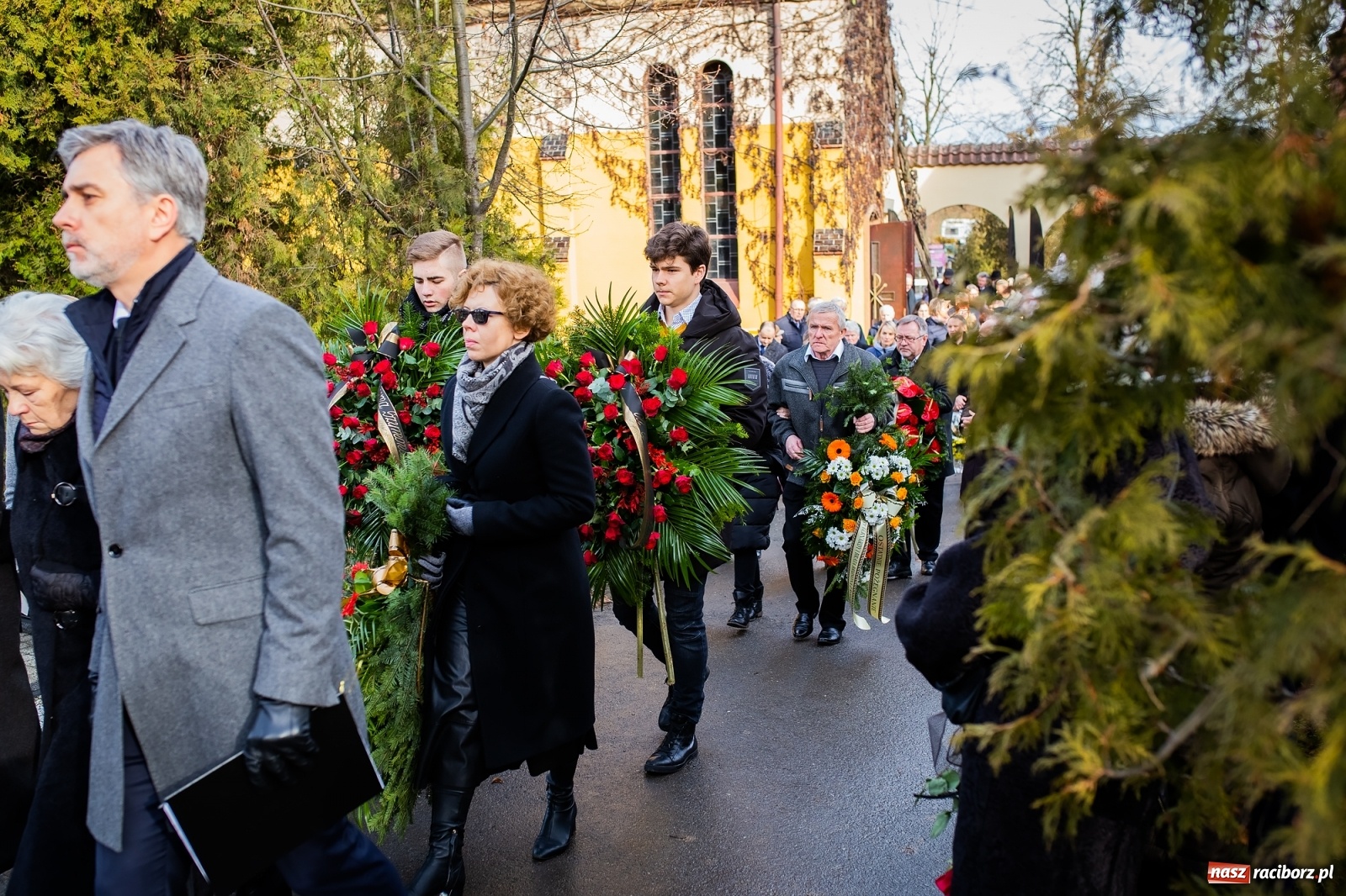 Zdjęcie w galerii na portalu naszraciborz.pl: Na cmentarzu Jeruzalem pożegnano śp. mecenasa Jana Michała Stuchlego wiadomości z regionu