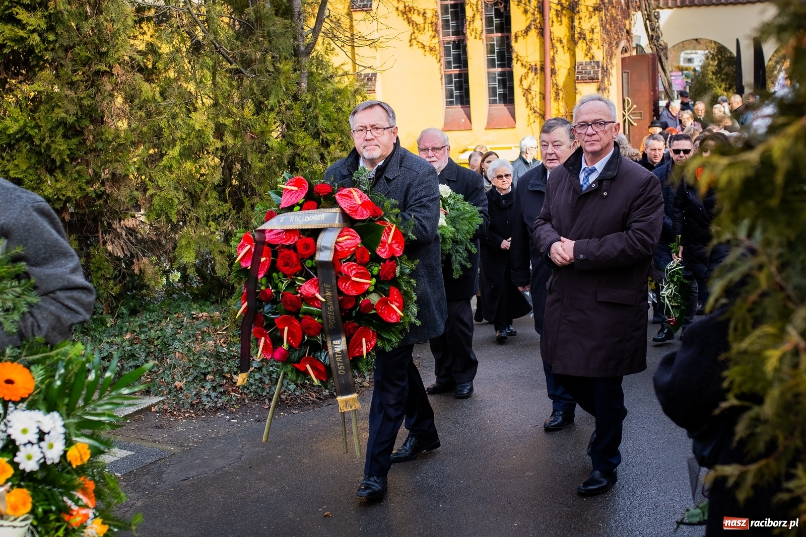Zdjęcie w galerii na portalu naszraciborz.pl: Na cmentarzu Jeruzalem pożegnano śp. mecenasa Jana Michała Stuchlego wiadomości z regionu