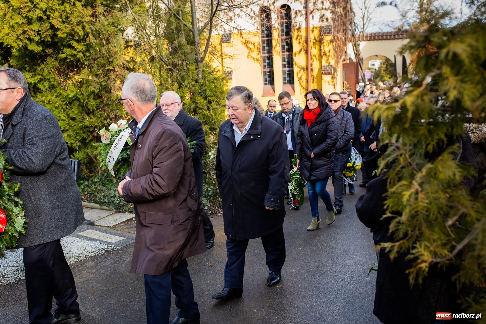 Zdjęcie w galerii na portalu naszraciborz.pl: Na cmentarzu Jeruzalem pożegnano śp. mecenasa Jana Michała Stuchlego wiadomości z regionu