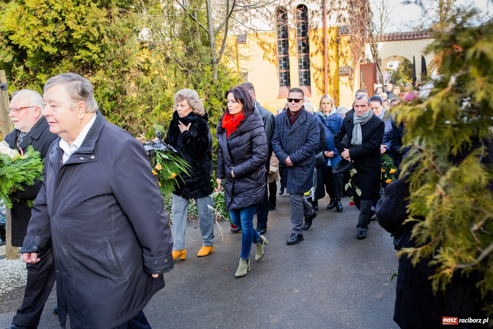Zdjęcie w galerii na portalu naszraciborz.pl: Na cmentarzu Jeruzalem pożegnano śp. mecenasa Jana Michała Stuchlego wiadomości z regionu