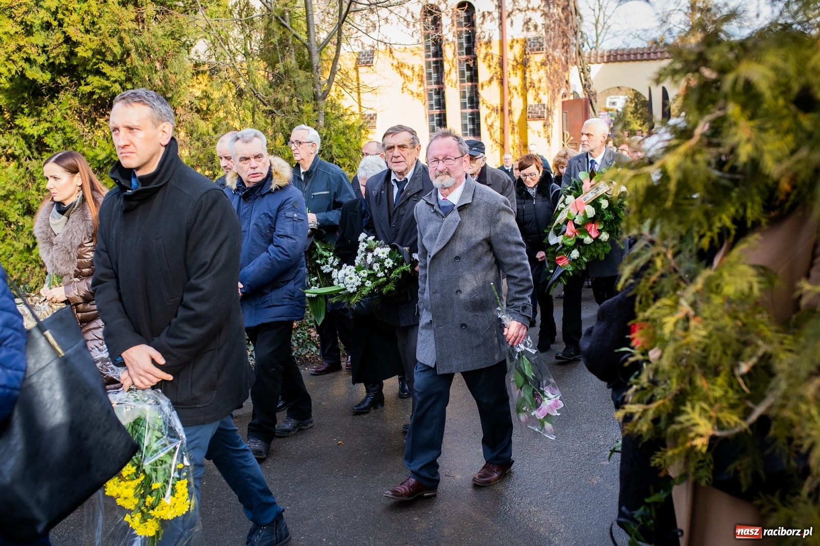 Zdjęcie w galerii na portalu naszraciborz.pl: Na cmentarzu Jeruzalem pożegnano śp. mecenasa Jana Michała Stuchlego wiadomości z regionu