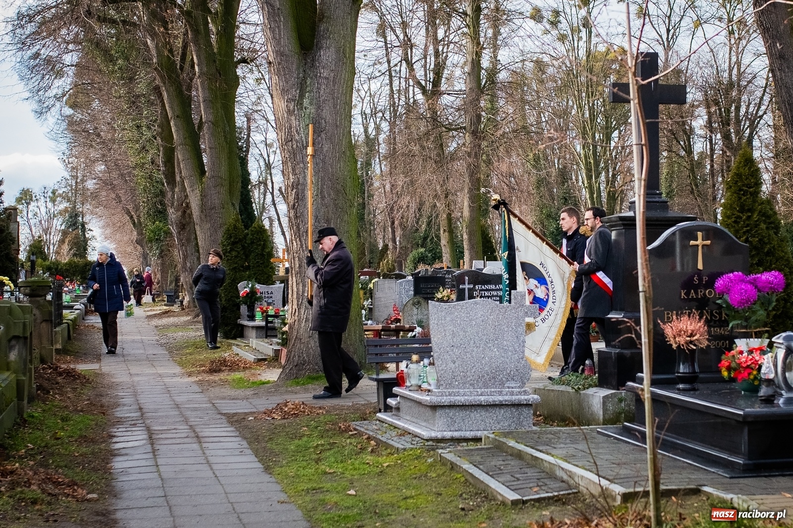 Zdjęcie w galerii na portalu naszraciborz.pl: Na cmentarzu Jeruzalem pożegnano śp. mecenasa Jana Michała Stuchlego wiadomości z regionu