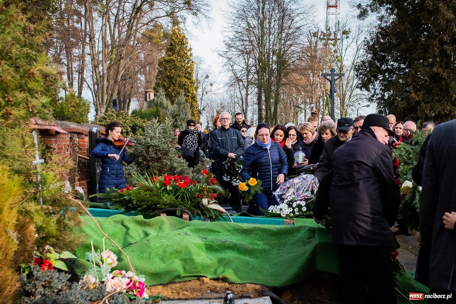 Zdjęcie w galerii na portalu naszraciborz.pl: Na cmentarzu Jeruzalem pożegnano śp. mecenasa Jana Michała Stuchlego wiadomości z regionu