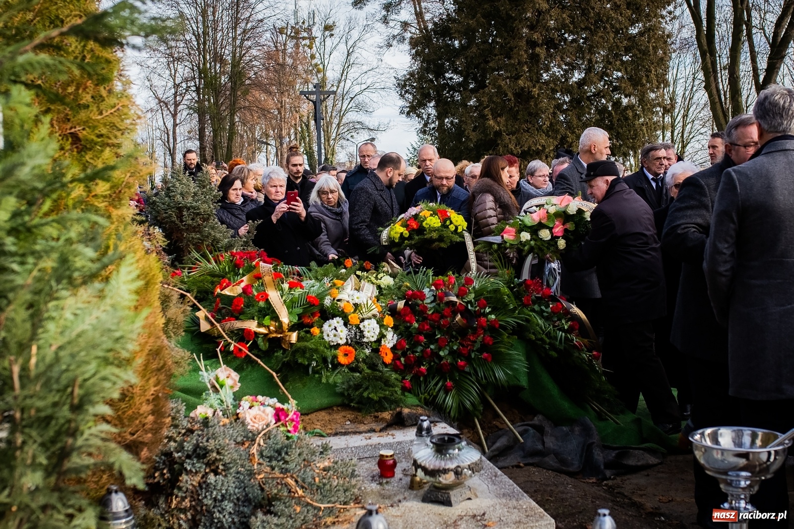 Zdjęcie w galerii na portalu naszraciborz.pl: Na cmentarzu Jeruzalem pożegnano śp. mecenasa Jana Michała Stuchlego wiadomości z regionu
