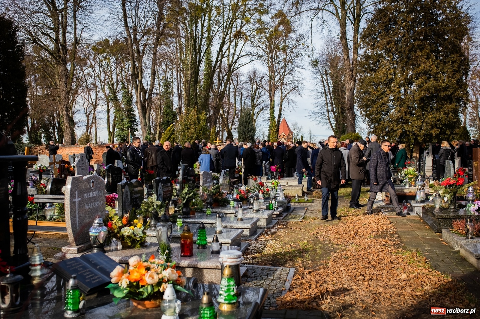 Zdjęcie w galerii na portalu naszraciborz.pl: Na cmentarzu Jeruzalem pożegnano śp. mecenasa Jana Michała Stuchlego wiadomości z regionu