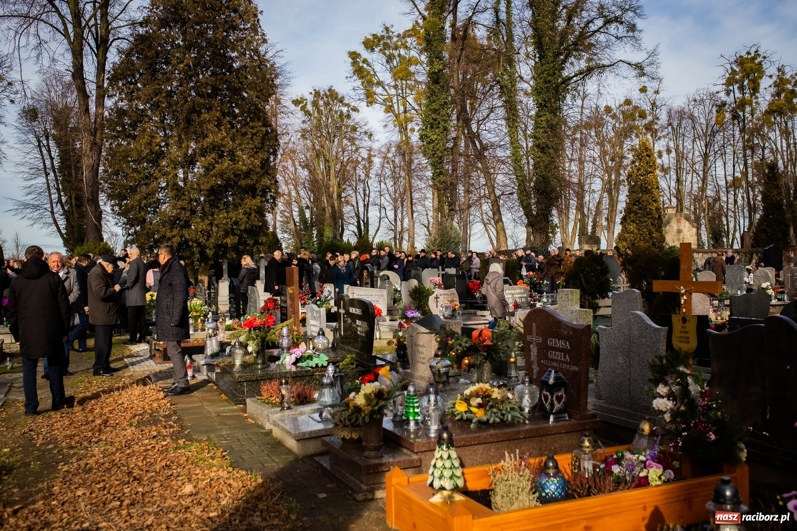 Zdjęcie w galerii na portalu naszraciborz.pl: Na cmentarzu Jeruzalem pożegnano śp. mecenasa Jana Michała Stuchlego wiadomości z regionu
