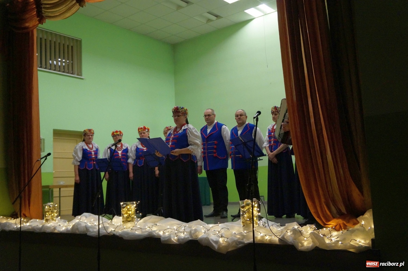 Zdjęcie w galerii na portalu naszraciborz.pl: Radosne pieśni bożonarodzeniowe zabrzmiały w Kobyli wiadomości z regionu
