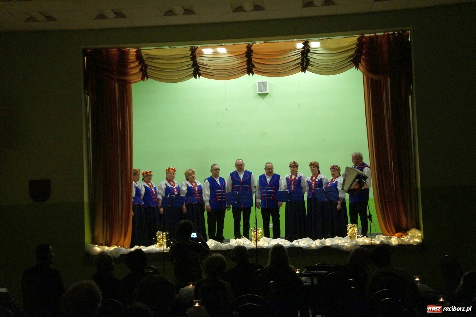Zdjęcie w galerii na portalu naszraciborz.pl: Radosne pieśni bożonarodzeniowe zabrzmiały w Kobyli wiadomości z regionu