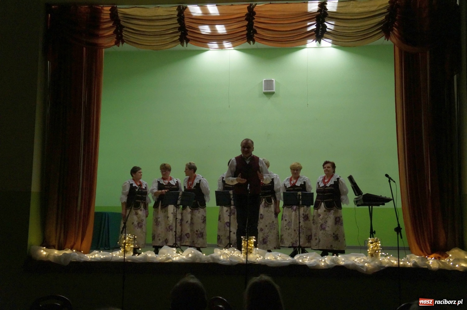 Zdjęcie w galerii na portalu naszraciborz.pl: Radosne pieśni bożonarodzeniowe zabrzmiały w Kobyli wiadomości z regionu