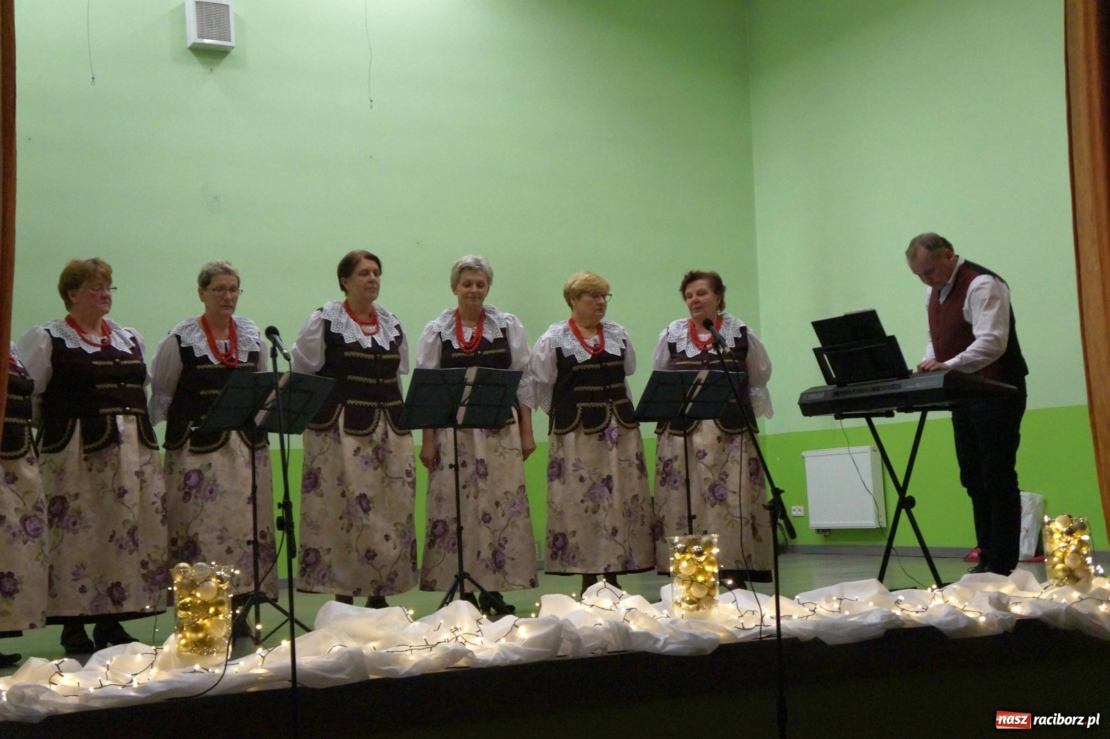 Zdjęcie w galerii na portalu naszraciborz.pl: Radosne pieśni bożonarodzeniowe zabrzmiały w Kobyli wiadomości z regionu