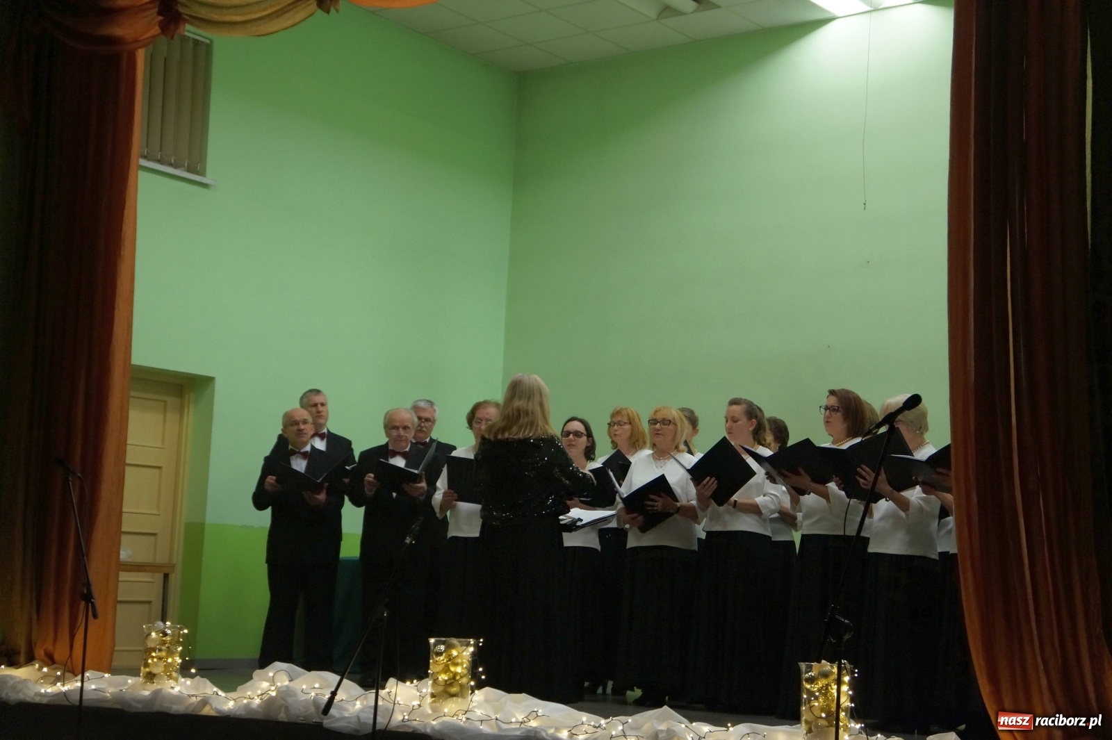 Zdjęcie w galerii na portalu naszraciborz.pl: Radosne pieśni bożonarodzeniowe zabrzmiały w Kobyli wiadomości z regionu