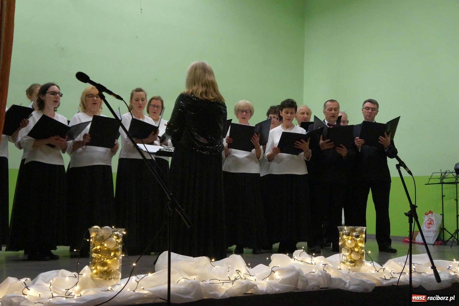 Zdjęcie w galerii na portalu naszraciborz.pl: Radosne pieśni bożonarodzeniowe zabrzmiały w Kobyli wiadomości z regionu