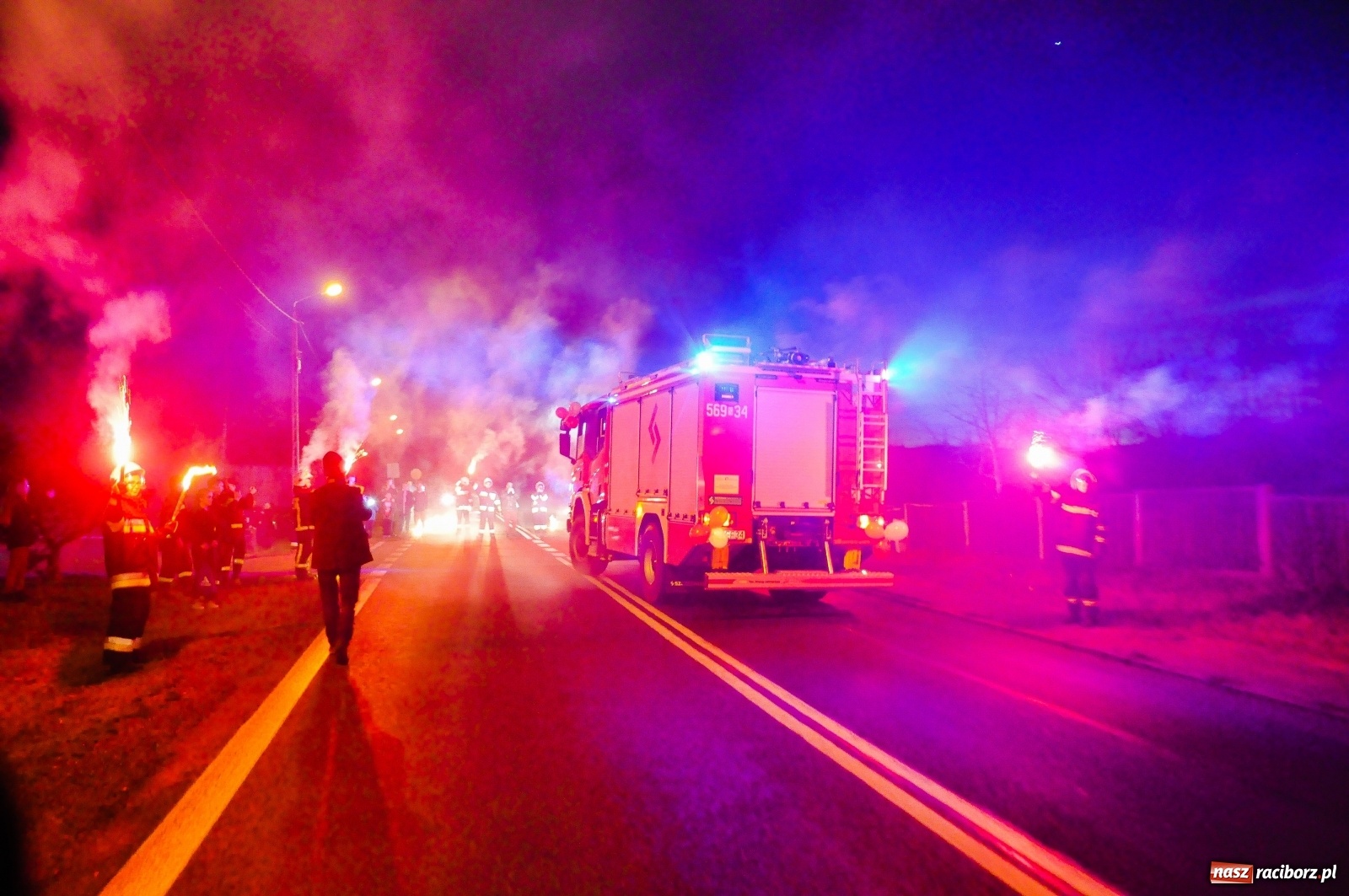 Zdjęcie w galerii na portalu naszraciborz.pl: Strażacy z Raciborza-Sudoła przywitali nowy ciężki wóz bojowy [FOTO i WIDEO] wiadomości z regionu