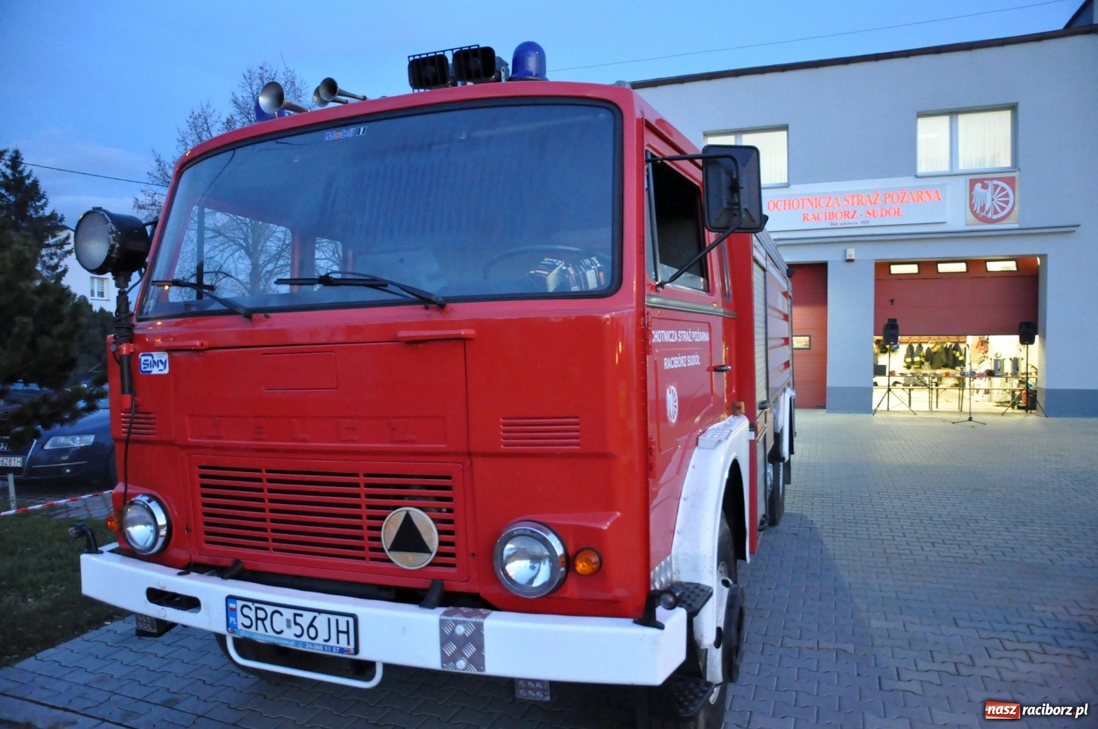 Zdjęcie w galerii na portalu naszraciborz.pl: Strażacy z Raciborza-Sudoła przywitali nowy ciężki wóz bojowy [FOTO i WIDEO] wiadomości z regionu
