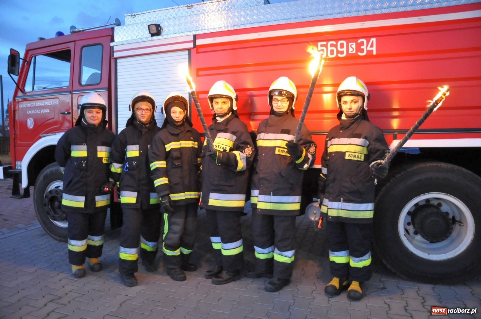 Zdjęcie w galerii na portalu naszraciborz.pl: Strażacy z Raciborza-Sudoła przywitali nowy ciężki wóz bojowy [FOTO i WIDEO] wiadomości z regionu
