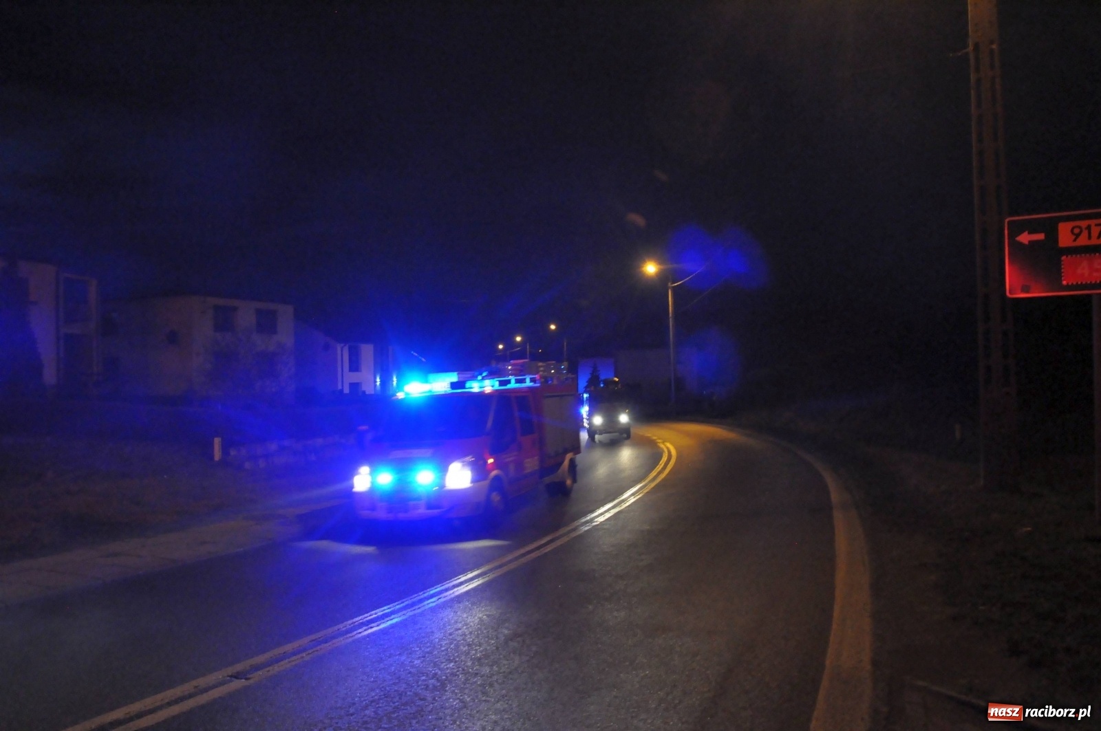 Zdjęcie w galerii na portalu naszraciborz.pl: Strażacy z Raciborza-Sudoła przywitali nowy ciężki wóz bojowy [FOTO i WIDEO] wiadomości z regionu