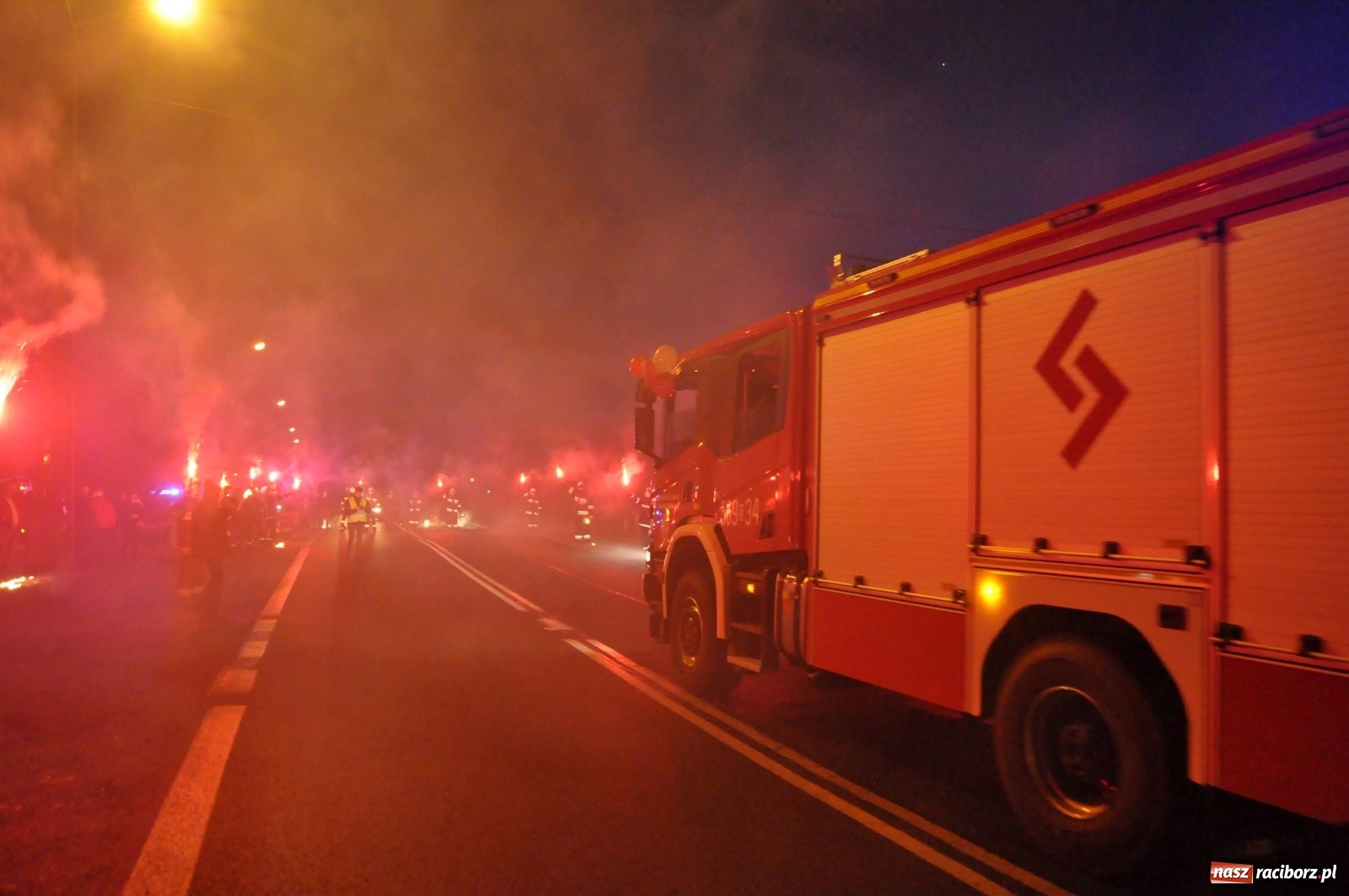Zdjęcie w galerii na portalu naszraciborz.pl: Strażacy z Raciborza-Sudoła przywitali nowy ciężki wóz bojowy [FOTO i WIDEO] wiadomości z regionu