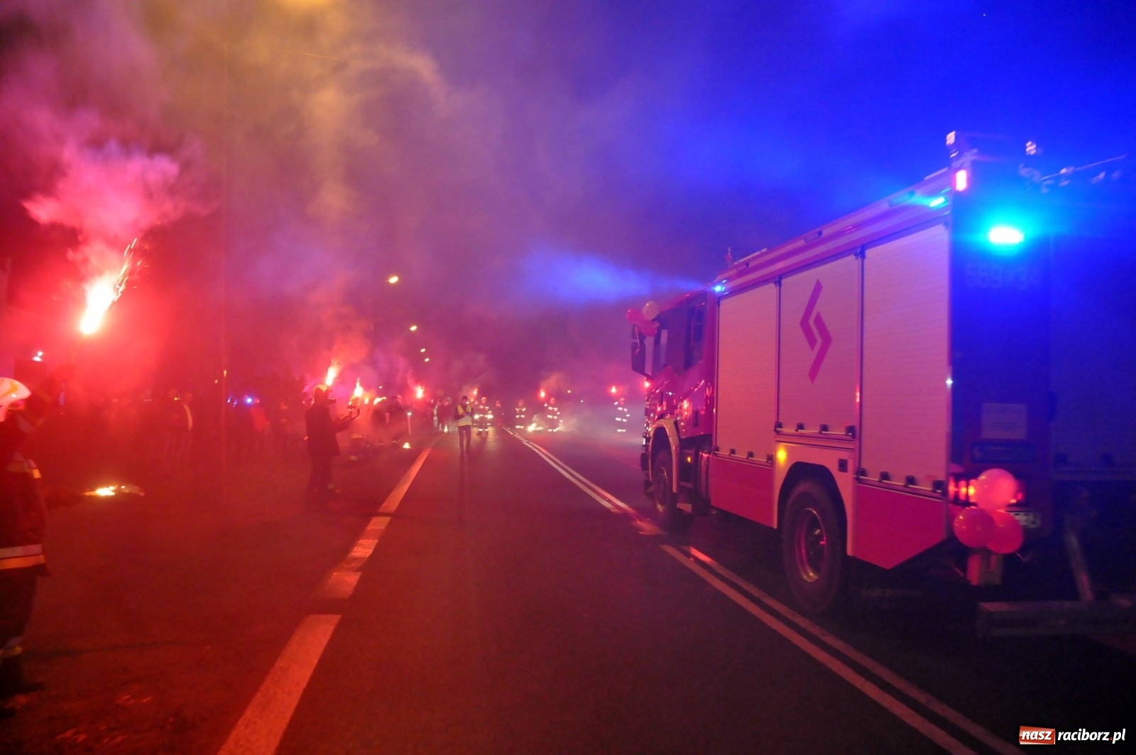 Zdjęcie w galerii na portalu naszraciborz.pl: Strażacy z Raciborza-Sudoła przywitali nowy ciężki wóz bojowy [FOTO i WIDEO] wiadomości z regionu