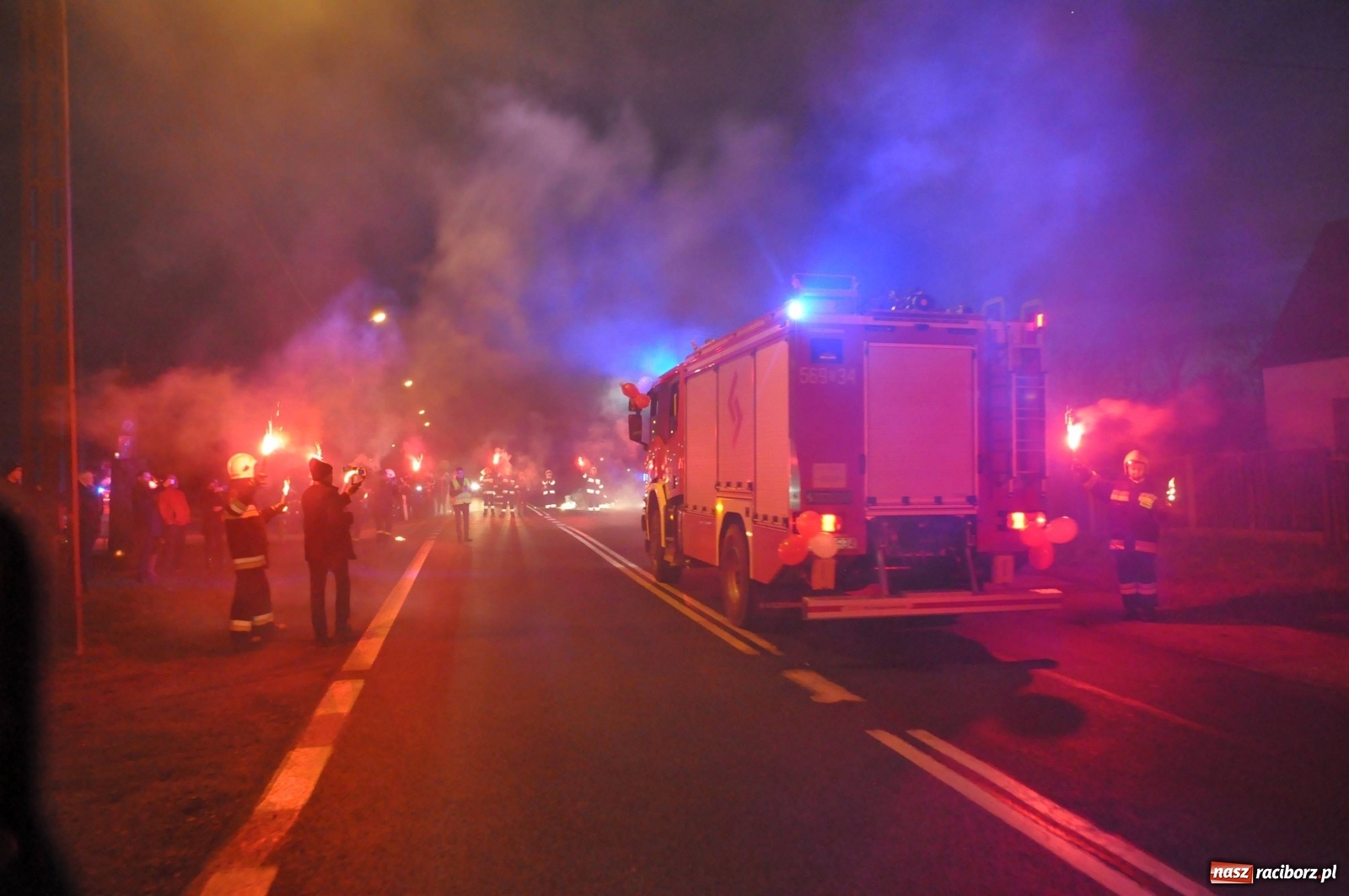 Zdjęcie w galerii na portalu naszraciborz.pl: Strażacy z Raciborza-Sudoła przywitali nowy ciężki wóz bojowy [FOTO i WIDEO] wiadomości z regionu