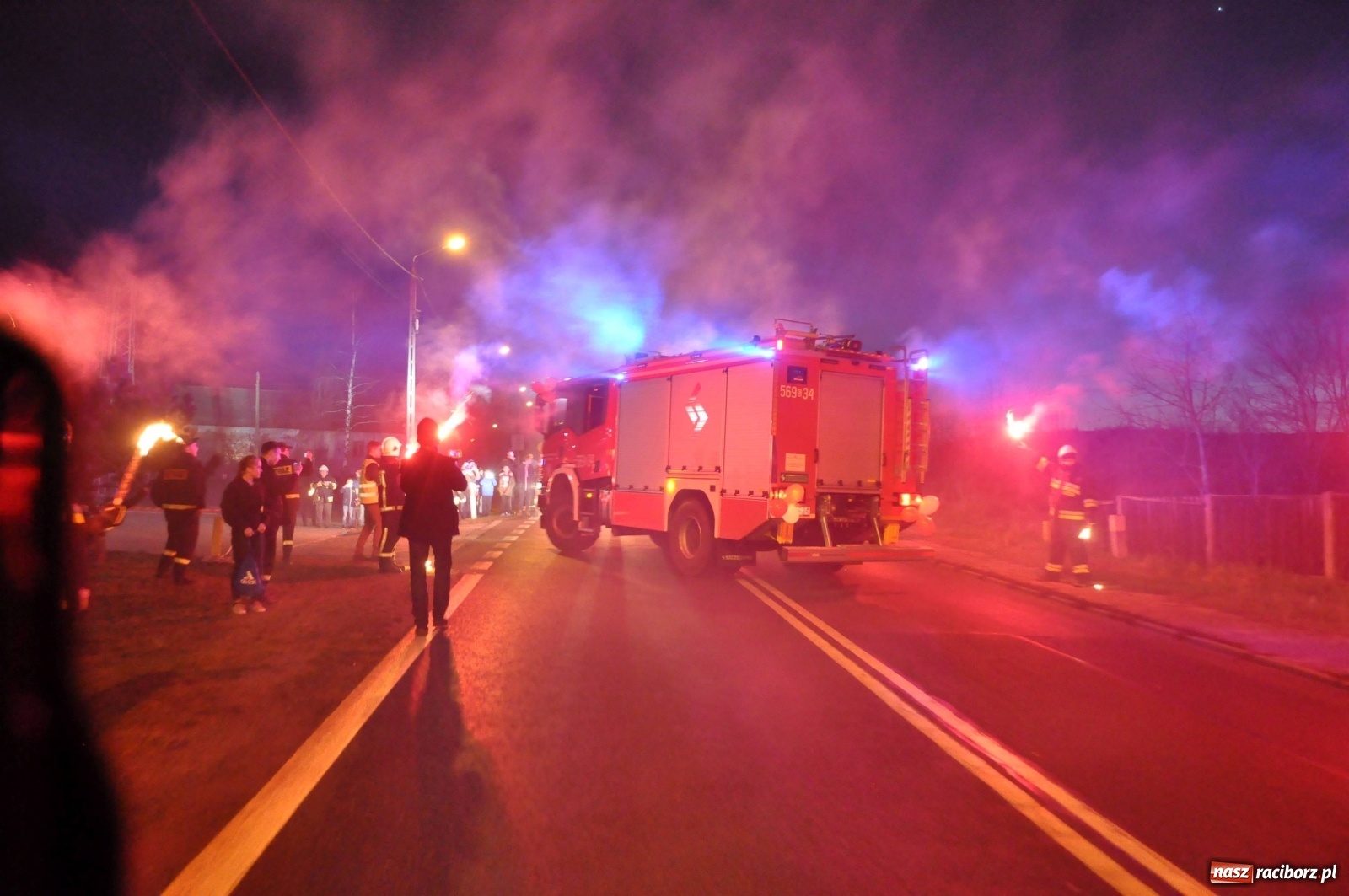 Zdjęcie w galerii na portalu naszraciborz.pl: Strażacy z Raciborza-Sudoła przywitali nowy ciężki wóz bojowy [FOTO i WIDEO] wiadomości z regionu