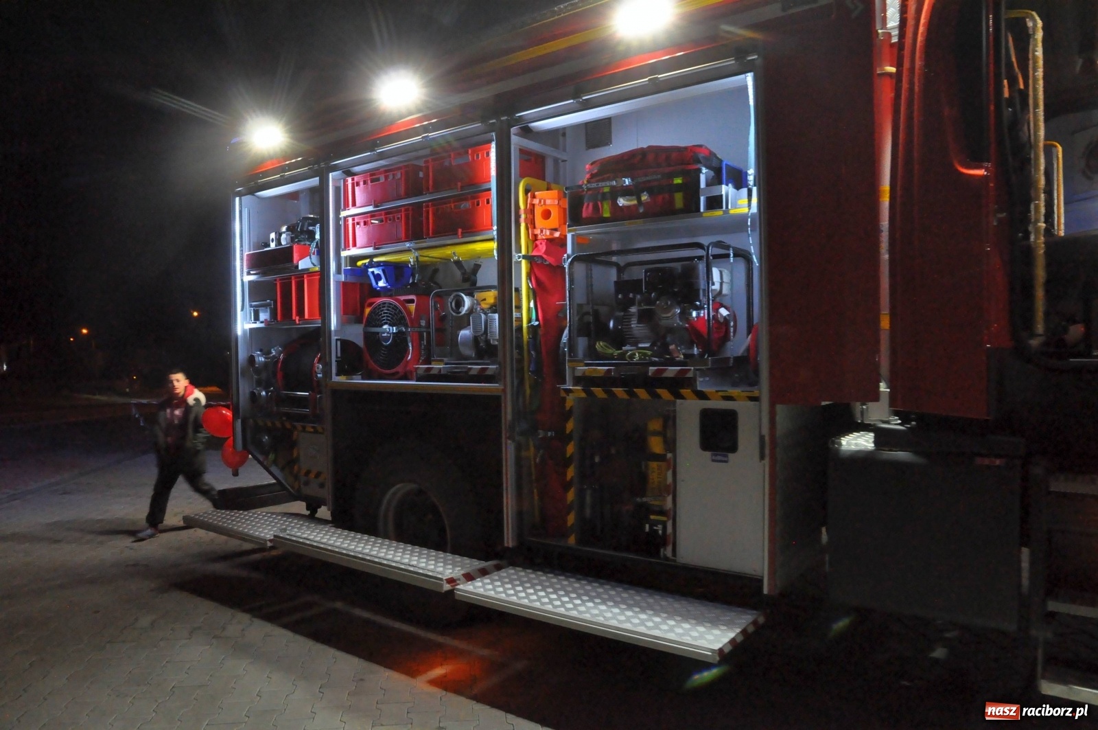 Zdjęcie w galerii na portalu naszraciborz.pl: Strażacy z Raciborza-Sudoła przywitali nowy ciężki wóz bojowy [FOTO i WIDEO] wiadomości z regionu