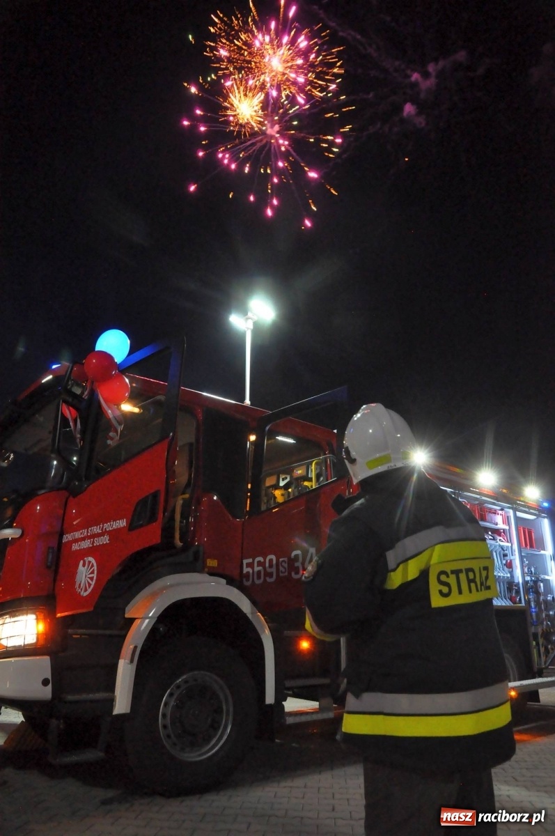 Zdjęcie w galerii na portalu naszraciborz.pl: Strażacy z Raciborza-Sudoła przywitali nowy ciężki wóz bojowy [FOTO i WIDEO] wiadomości z regionu