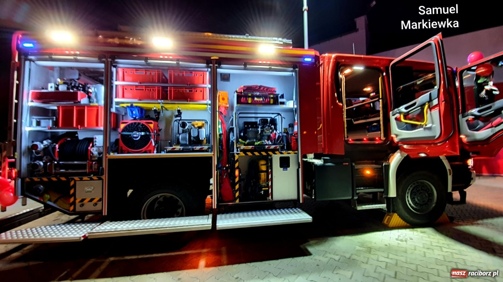 Zdjęcie w galerii na portalu naszraciborz.pl: Strażacy z Raciborza-Sudoła przywitali nowy ciężki wóz bojowy [FOTO i WIDEO] wiadomości z regionu