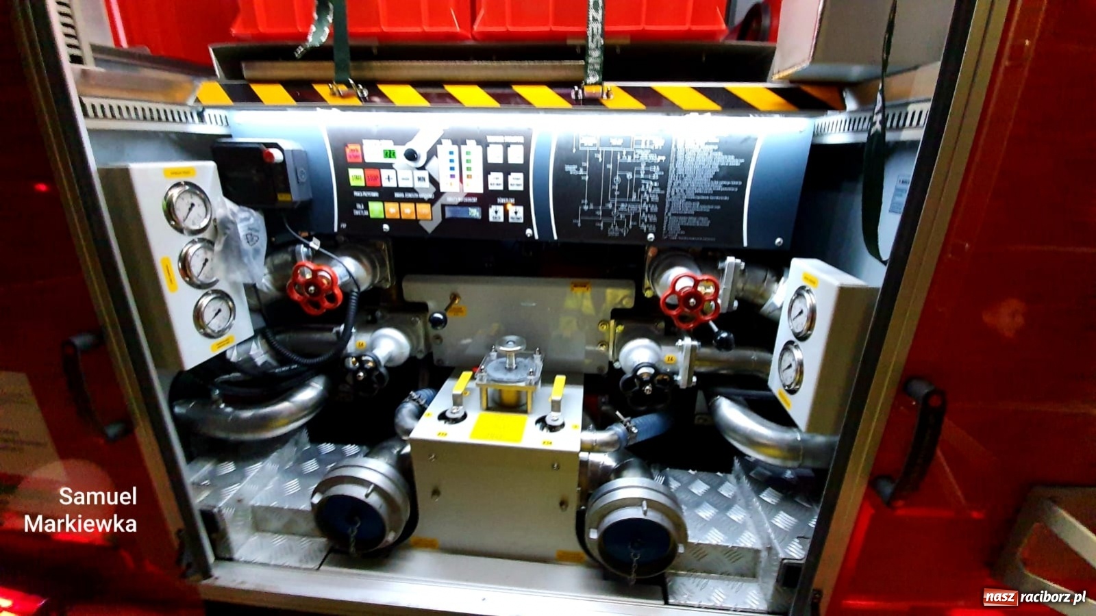 Zdjęcie w galerii na portalu naszraciborz.pl: Strażacy z Raciborza-Sudoła przywitali nowy ciężki wóz bojowy [FOTO i WIDEO] wiadomości z regionu