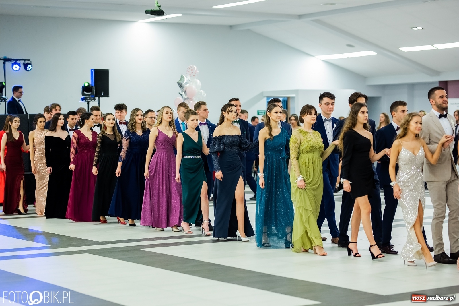 Zdjęcie w galerii na portalu naszraciborz.pl: Bal maturalny II LO w Zakrzowie [FOTO i WIDEO] wiadomości z regionu