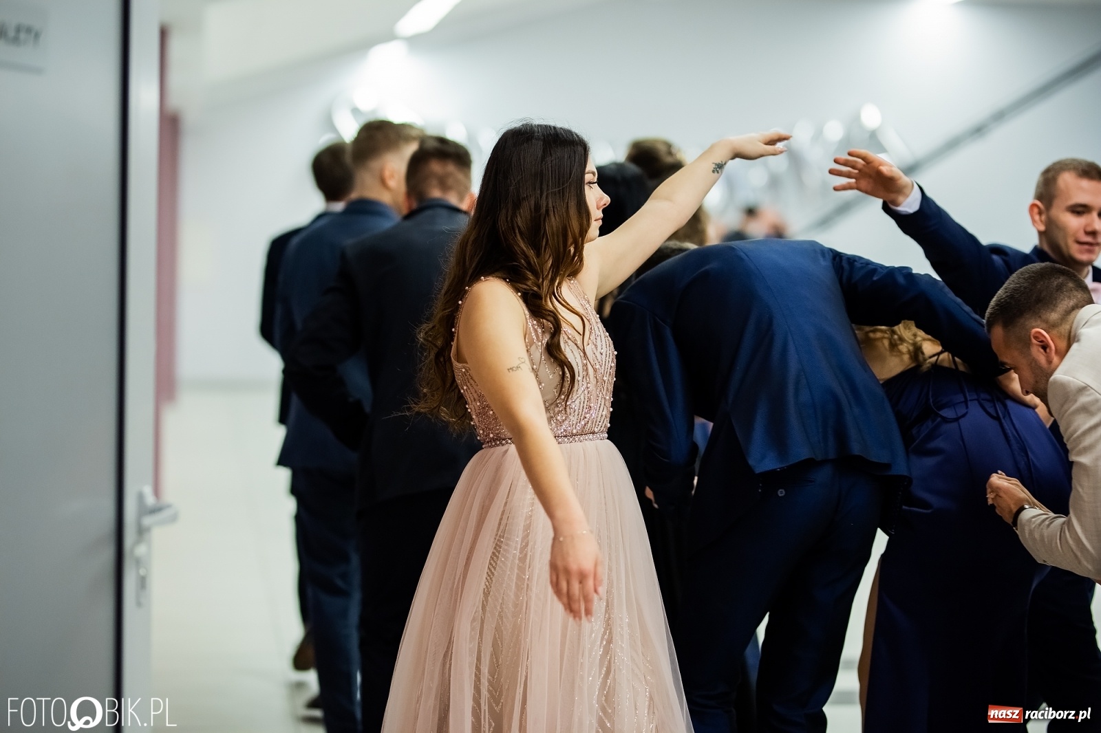 Zdjęcie w galerii na portalu naszraciborz.pl: Bal maturalny II LO w Zakrzowie [FOTO i WIDEO] wiadomości z regionu