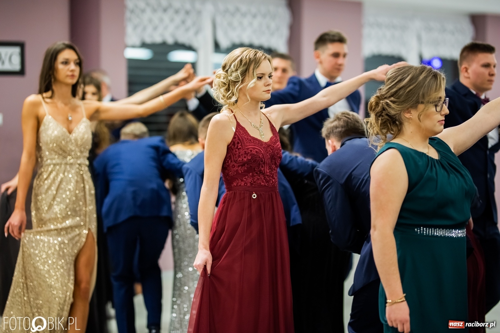 Zdjęcie w galerii na portalu naszraciborz.pl: Bal maturalny II LO w Zakrzowie [FOTO i WIDEO] wiadomości z regionu