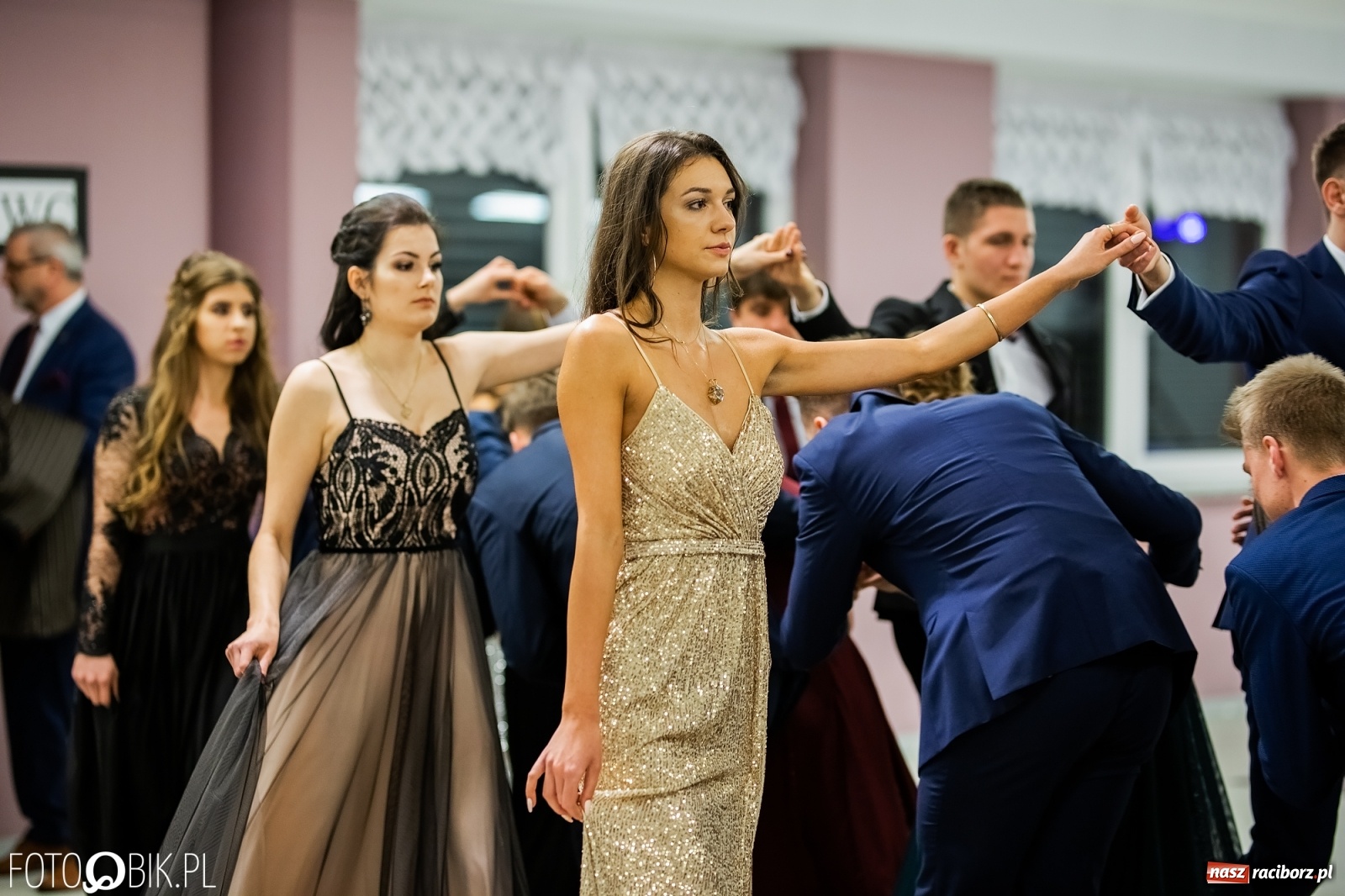 Zdjęcie w galerii na portalu naszraciborz.pl: Bal maturalny II LO w Zakrzowie [FOTO i WIDEO] wiadomości z regionu