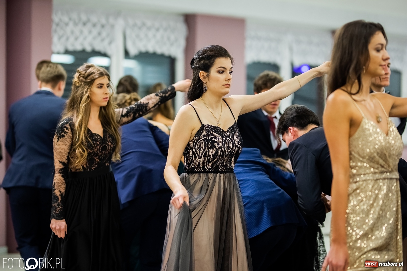 Zdjęcie w galerii na portalu naszraciborz.pl: Bal maturalny II LO w Zakrzowie [FOTO i WIDEO] wiadomości z regionu