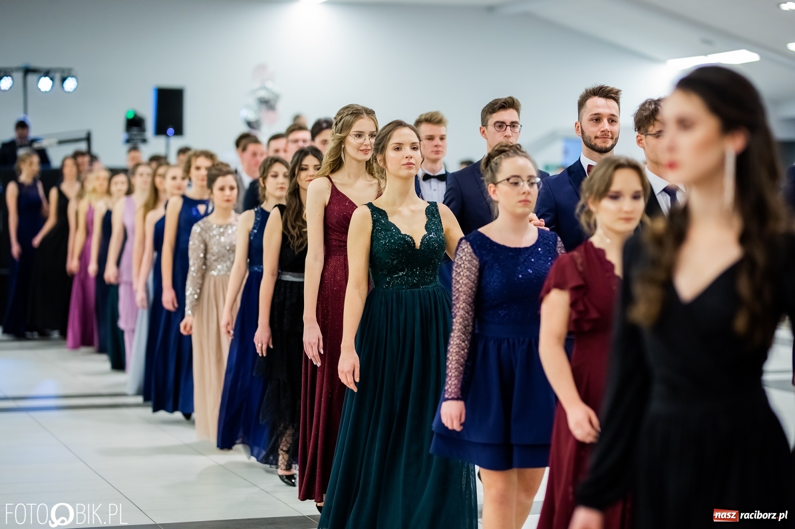 Zdjęcie w galerii na portalu naszraciborz.pl: Bal maturalny II LO w Zakrzowie [FOTO i WIDEO] wiadomości z regionu